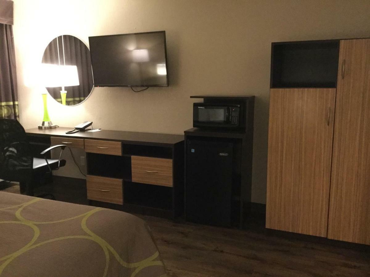 Super 8 By Wyndham South Holland Hotel Eksteriør billede